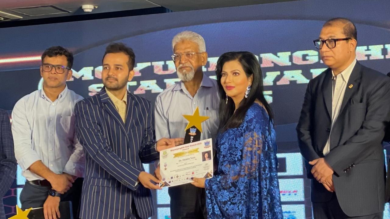 ময়ূরপঙ্খী স্টার অ্যাওয়ার্ডে আইকনিক পার্সোনালিটি সম্মান পেলেন ডা. সাকিরা নোভা